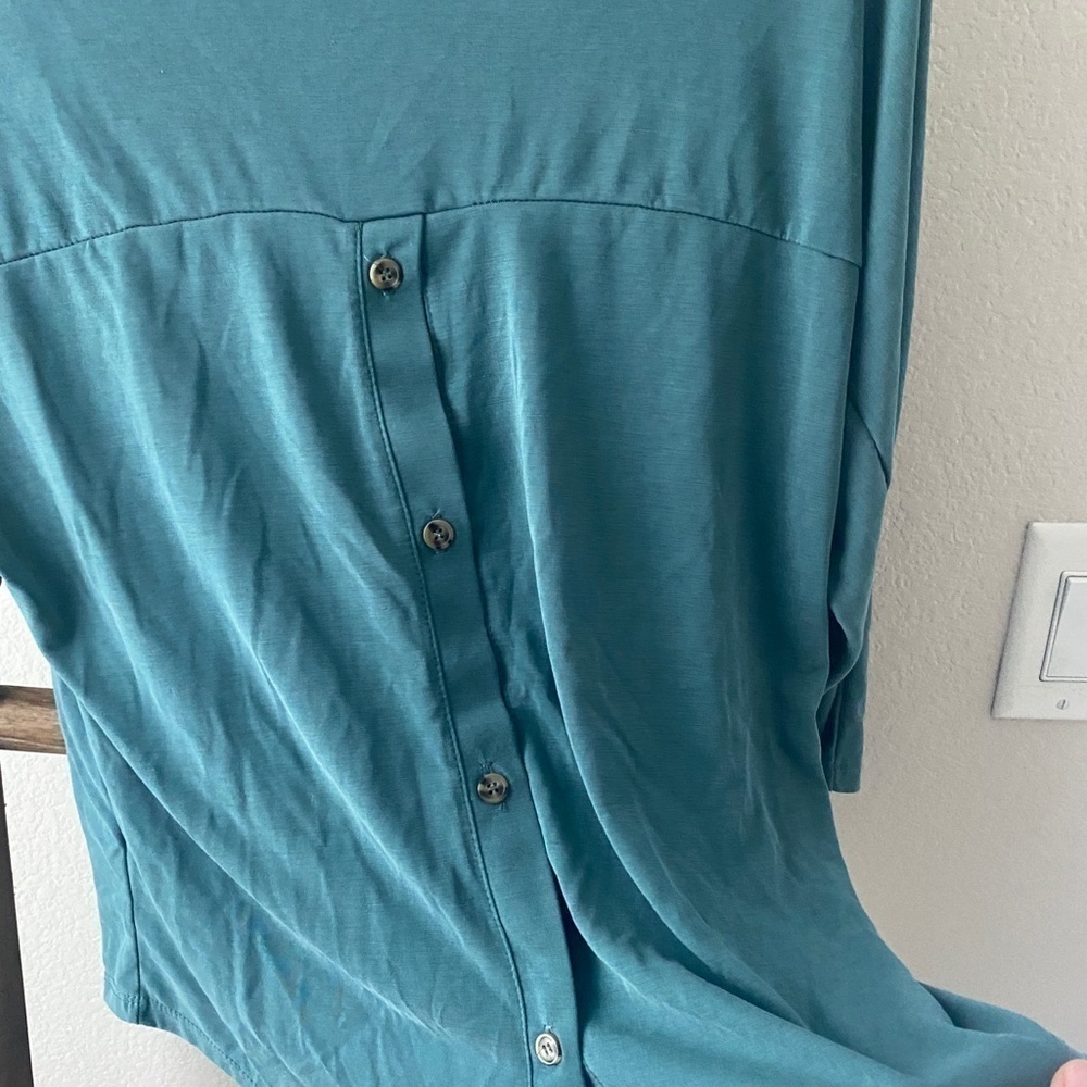 Quarter sleeved blouse - buttons at back - Picture 5 of 5